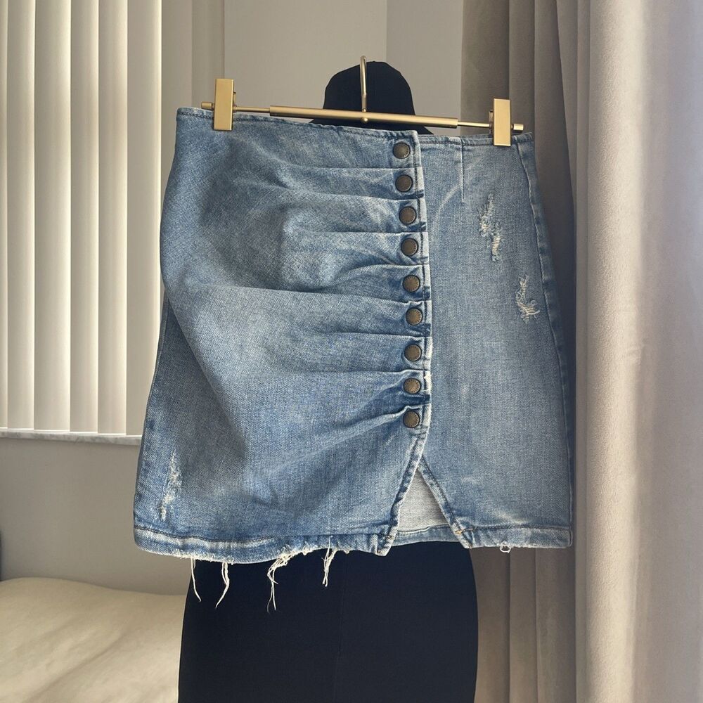Retrofête S Willa Mini Blue Denim Ruched Snap Front Distressed Frayed Hem Skirt
